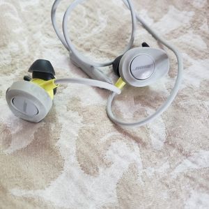 Bose Bluetooth headphones in Beats case